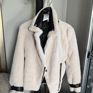 Crème faux fur and leather Moto Jacket…
So soft and comfy.  Like new!